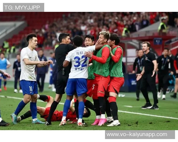 海港外援庆祝中超三连冠激情舞动更衣室尽显喜悦气氛 海港外援庆祝中超三连冠激情舞动更衣室尽显喜悦气氛